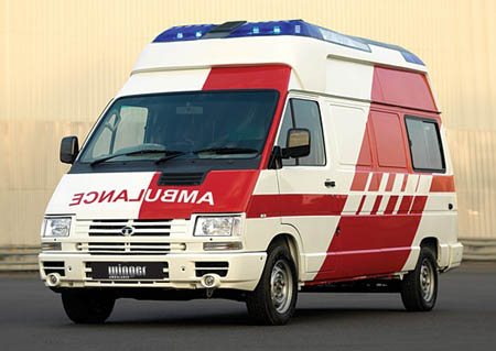 为什么救护车上的ambulance一词是反着写的