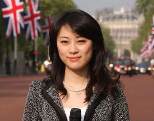 傅晓田是凤凰卫视的美女记者,曾经远赴利比亚战场报道,被封为"沙漠之
