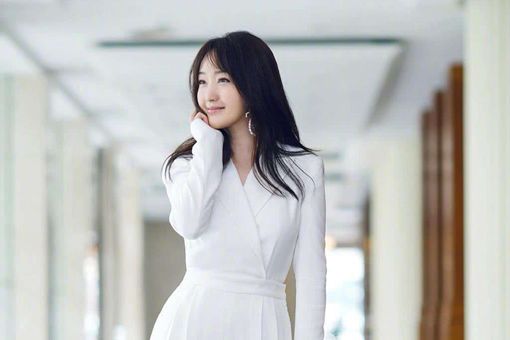 中国内地女歌手杨钰莹出生