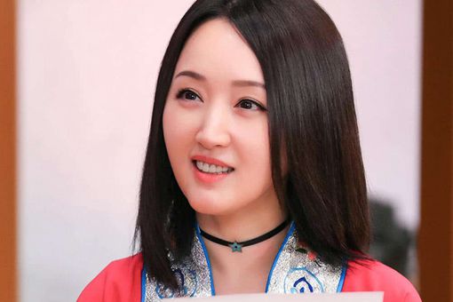 中国内地女歌手杨钰莹出生