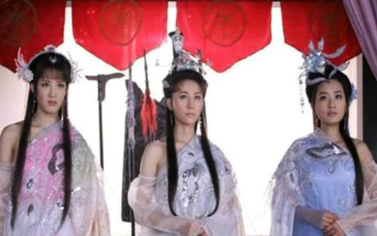 三笑娘娘腔是小芸,碧霄仙子和肖琼的总称,是中国传统故事中的三位女神