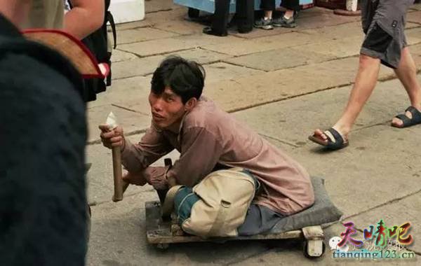 震惊!中国儿童被送往马来西亚行乞!被拐+致残+毁