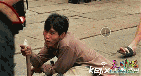 中国儿童被拐马来行乞 非人生活苦不堪言