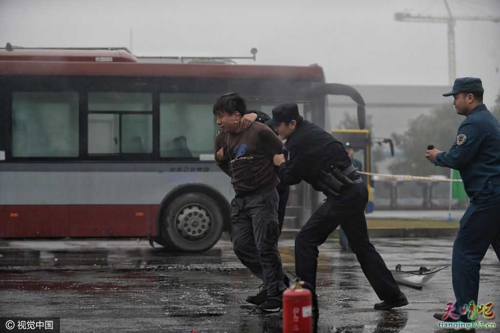 北京半数公交将实现“一键报警”