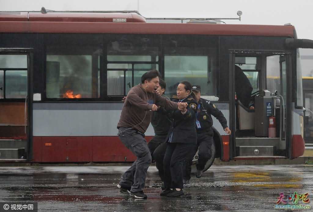 北京半数公交将实现“一键报警”