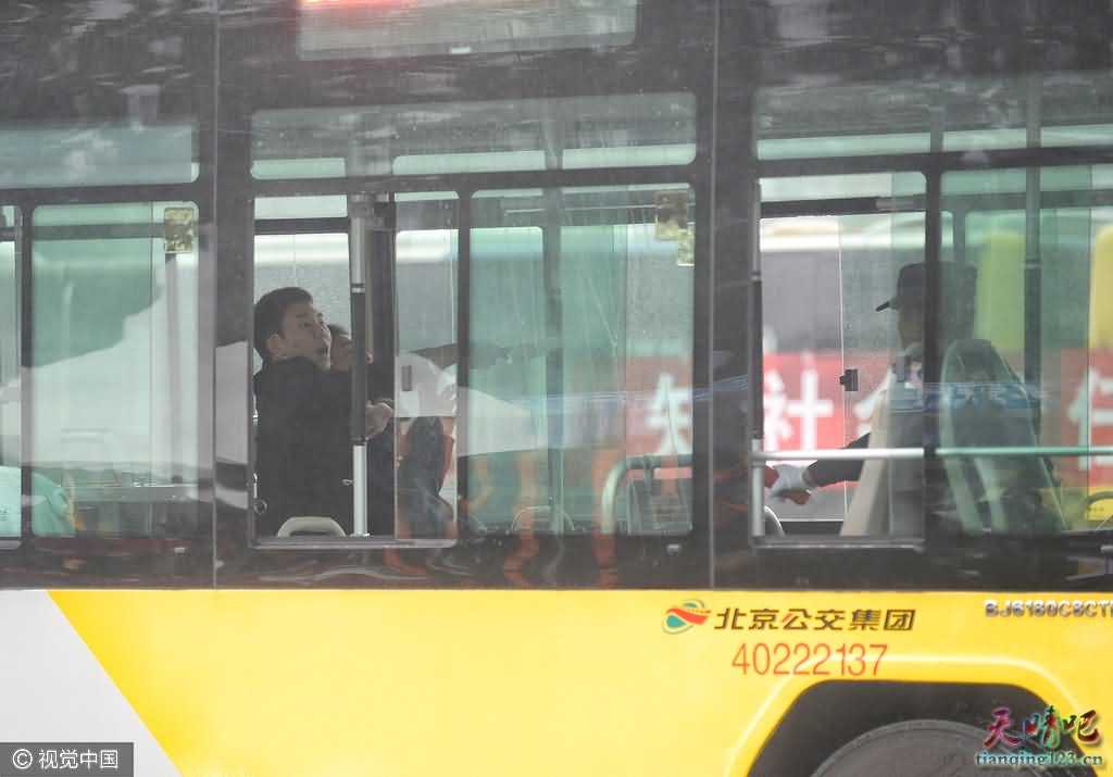 北京半数公交将实现“一键报警”