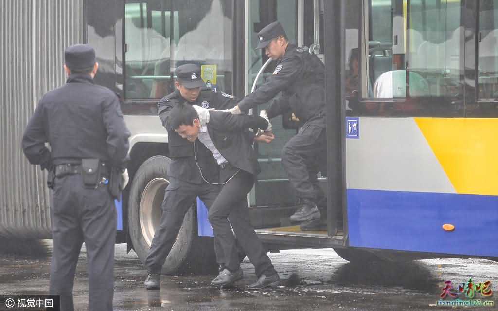 北京半数公交将实现“一键报警”