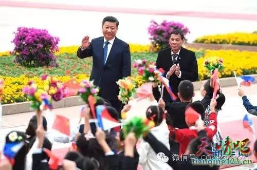 “虽然我们之间经历风雨，但睦邻友好的情感基础和合作意愿没有变。”会谈时习总开宗明义表达了中国的善意。而杜特尔特的回应是：“虽然我们到达北京时已经接近冬天，但是对于我们两国的关系，却是一个温暖如春的季节。”他还说：“中国一直是菲律宾的朋友。两国关系深厚，是无法被轻易割断的。”