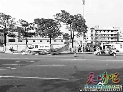 男子追砸运钞车被击毙 押运公司：使用橡胶子弹