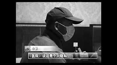 王鑫在接受电视媒体采访时的画面