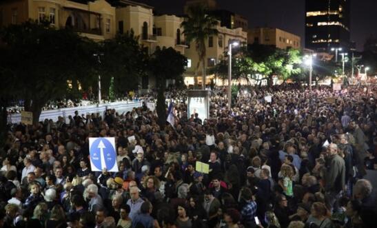 以色列2万民众上街游行