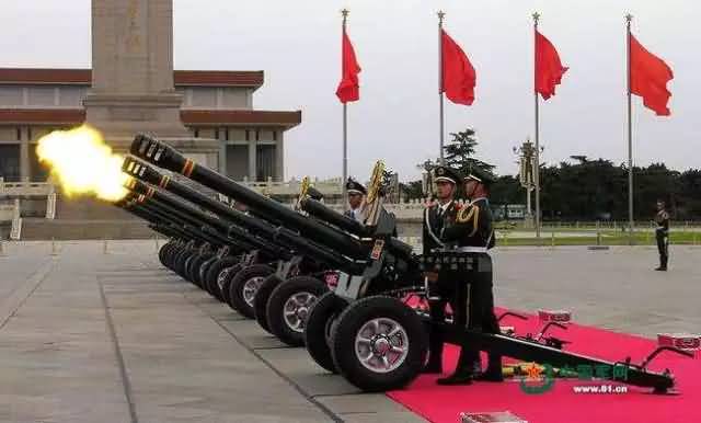 欢迎丹麦首相访华仪式中国礼炮兵采用立姿动作亮相天安门广场