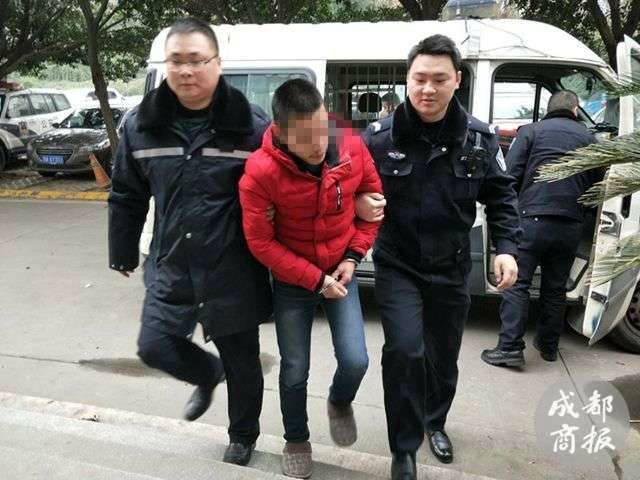 克隆出租连撞6车 肇事者怀揣假币疯狂逃窜被擒获