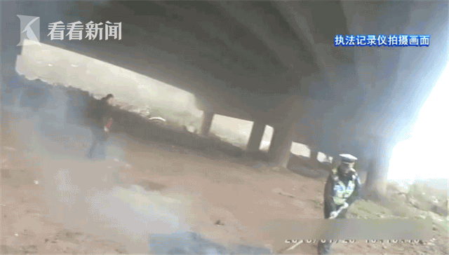 高速公路突然出现烟雾