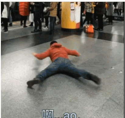 主播携粉丝在上海多个地铁站练习绝世神功被拘