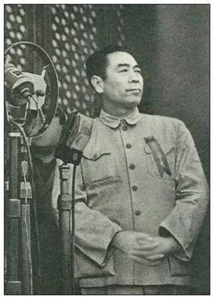 1949年10月1日，周恩来同志参加中华人民共和国开国大典。