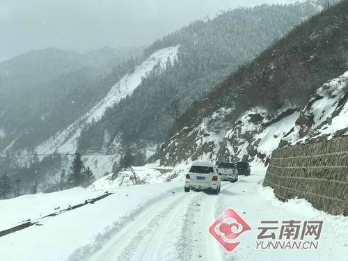 云南孔雀雪山5人被困