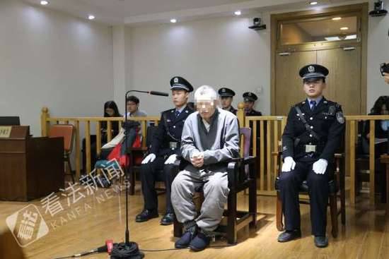 男子买假证运营克隆出租 怕被查不敢开把车扔驾校