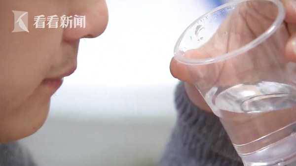 男子日饮酒超2斤突发高热呕吐住院查出28种并发症