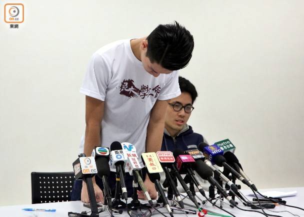 香港大学生抵制普通话辱骂老师后续停学并道歉