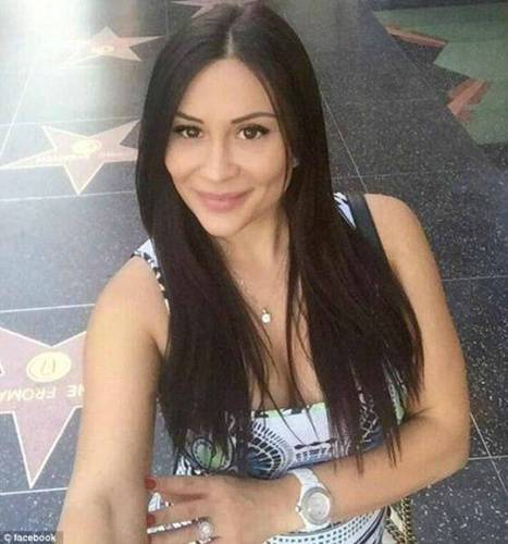 葬礼上母亲抚摸女儿尸体竟有颤动回应