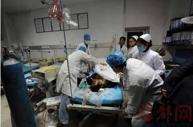 补胎男子炸飞身亡 人被炸出几米远衣服全被炸烂