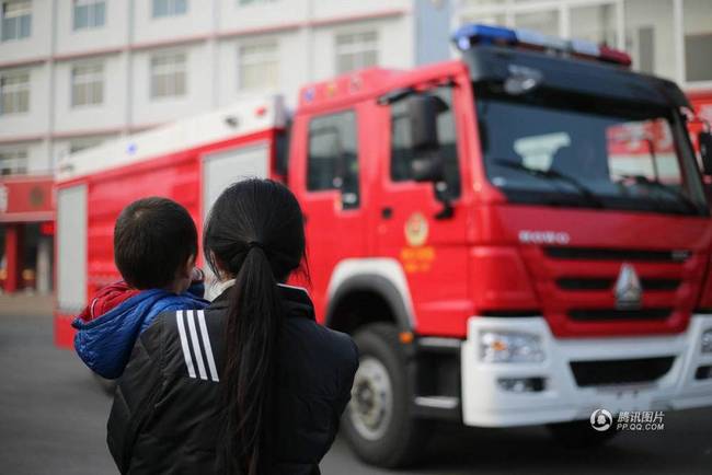 消防员牺牲 与妻子最后通话只说四字"我在救火"(图)
