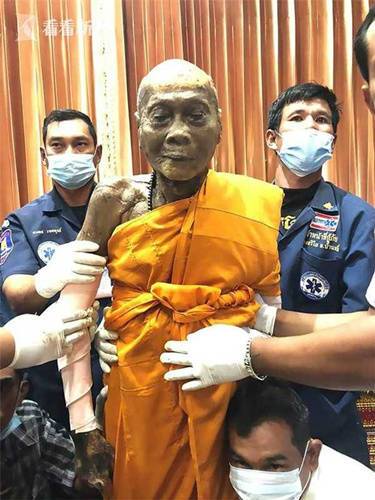 泰国高僧圆寂2个月后 遗体仍如活着般面带微笑