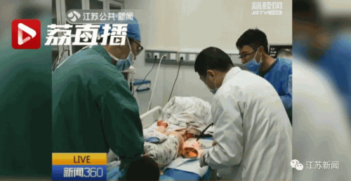 男童把玩具狗塞进肛门