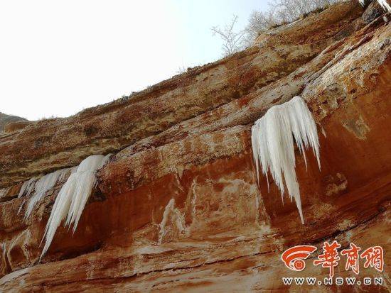 姐妹赏冰挂出意外 冰挂突姐妹俩一死一伤（组图）