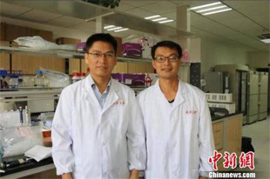 李红良教授(左)和王志华教授(右)