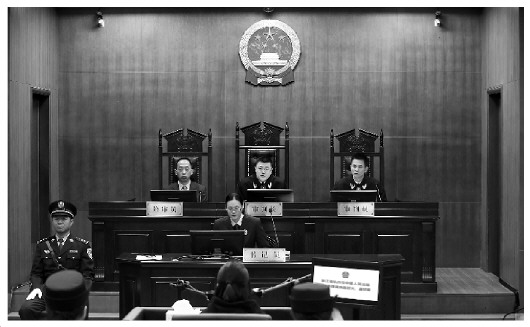 杭州保姆纵火案庭审：罪名刑责成为争议焦点