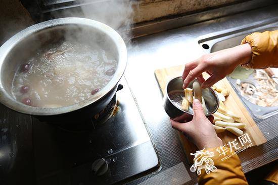 揭重庆抗癌厨房:哪怕省1块钱 家属也愿花在治病上
