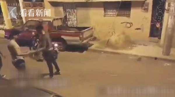 骑车男子反被抢劫