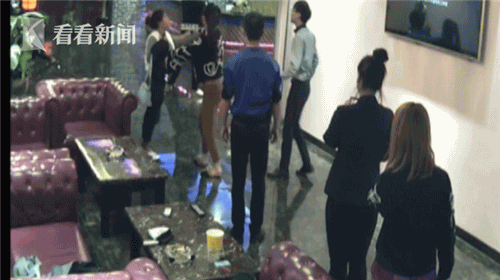 KTV唱歌想赊账被拒 一伙男女竟狂殴服务员