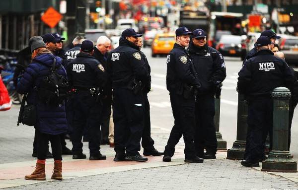高压锅被遗落街头 纽约警察误当炸弹封锁街区