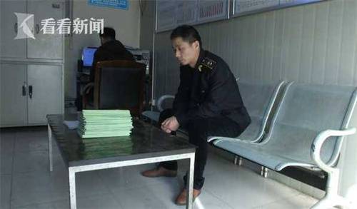 网友爆料公交司机拒载农民工 查监控后发现……