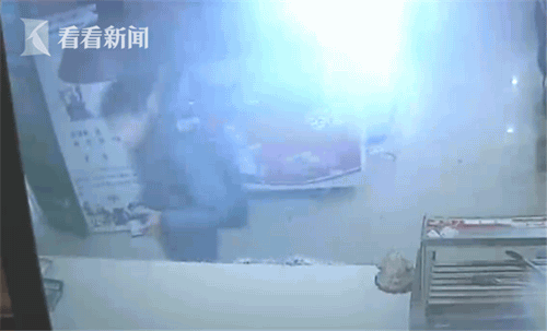 最“老实”小偷！网吧内行窃竟还不忘实名登记
