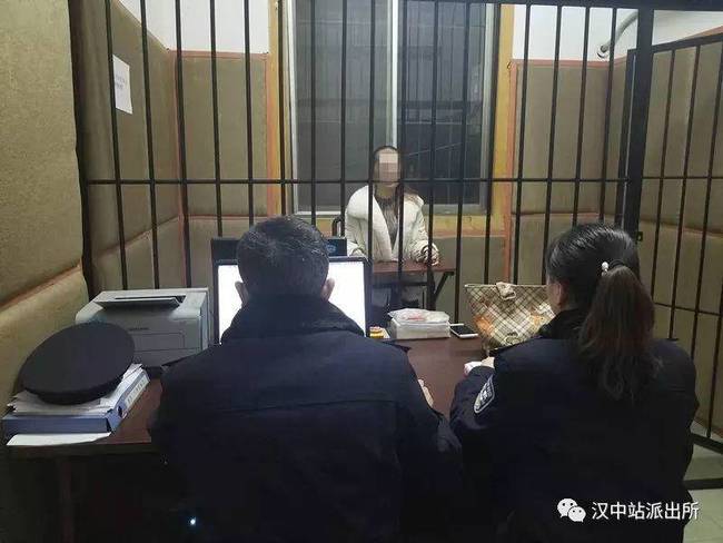 西成高铁首张罚单：女汉子躲在卫生间抽烟被罚500