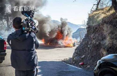汽车节目赛段测试出意外 44万跑车4分钟烧成废铁