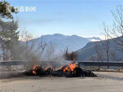 汽车节目赛段测试出意外 44万跑车4分钟烧成废铁