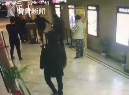 外卖小哥因送餐迟到遭投诉 竟约架殴打消费者