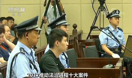 2017推动法治进程十案:审判长详解于欢案改判理由