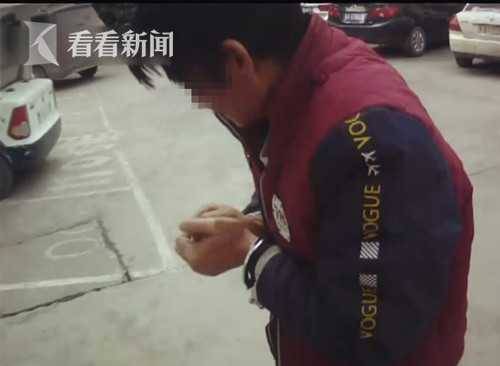 小偷被抓现行情急跳河 因水太冷随后自己爬上岸