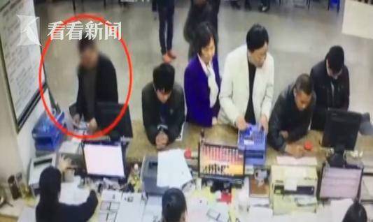 小偷被困报警求救 自投罗网“笨贼”不止这一个