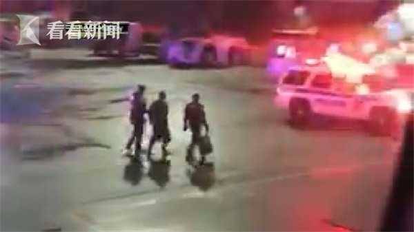 飞机上男子怀疑上错 偷开逃生门从滑梯跳下