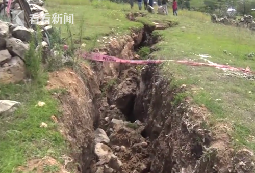 “世界末日”？沙特秘鲁相继出现大量巨型地缝