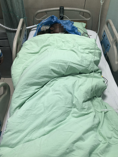 小伙在医院就医
