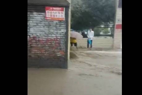 湖南学生被水冲走 强降雨袭击湘南仍在全力搜救中