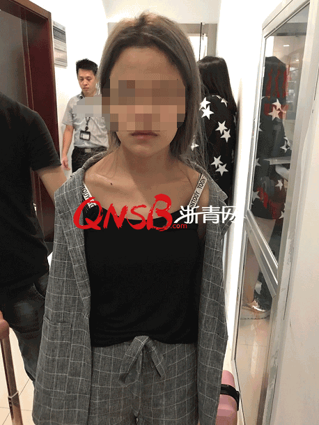 深夜宾馆内一对男女发生纠纷，女方三个“姐姐”拎着棍子来帮忙……